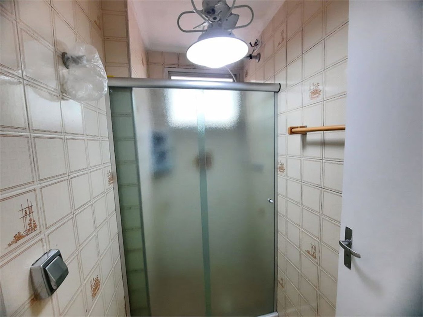 Apartamento com 2 dormitórios à venda na Enseada – 500 metros da praia
