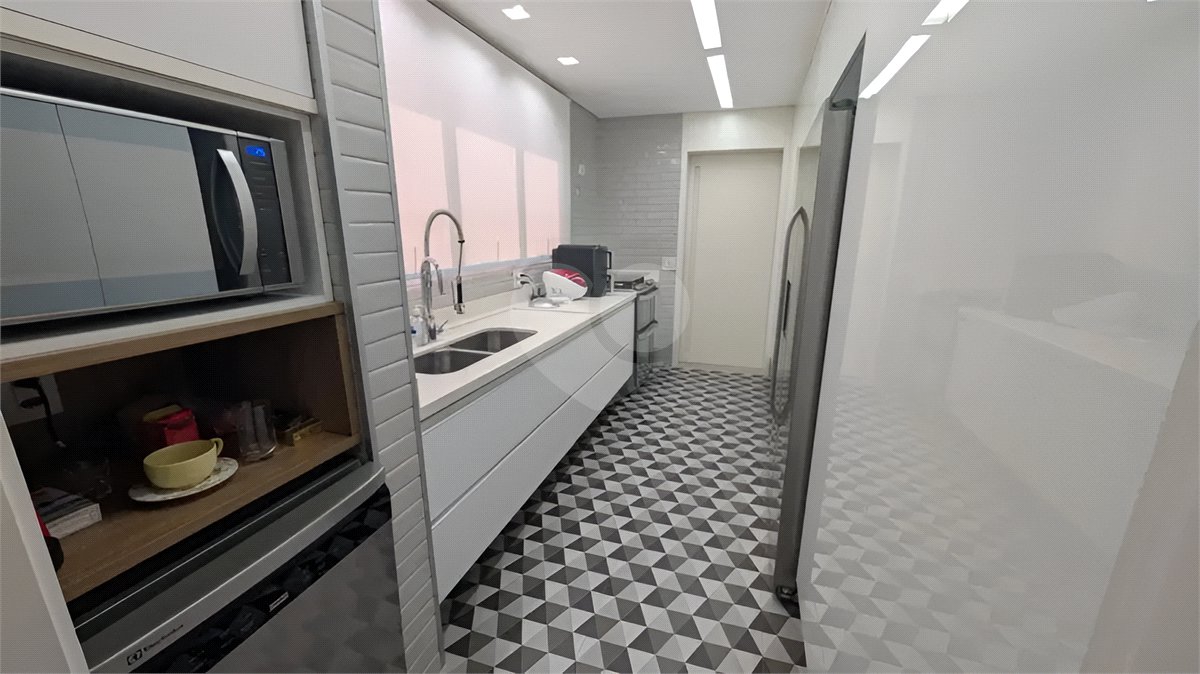 Apartamento à venda com 4 quartos, sendo 1 suíte, em Campo Belo, São Paulo, SP