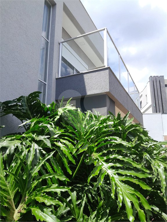 Casa à venda com 3 suítes em Moinho Velho, Cotia, SP