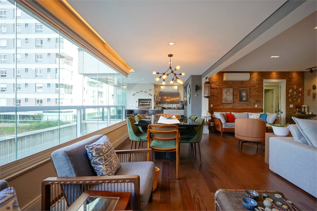 Apartamento à venda com 4 quartos, sendo 2 suítes, em Santo Amaro, São Paulo, SP