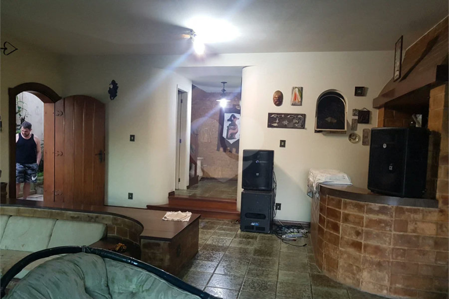 Sobrado à venda com 3 quartos, sendo 1 suíte, em Tremembé, São Paulo, SP