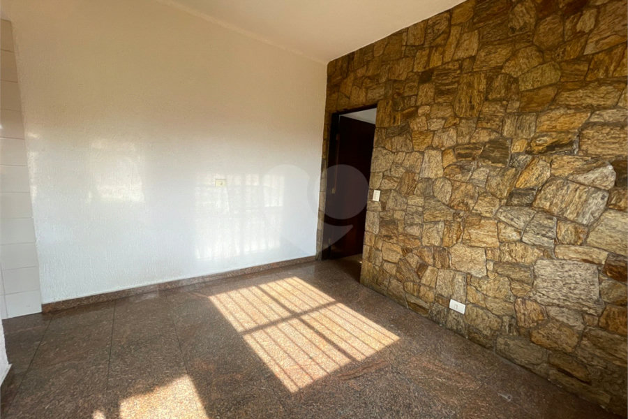 Sobrado à venda com 4 quartos, sendo 1 suíte, em Vila Nova Cachoeirinha, São Paulo, SP