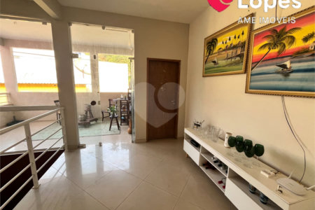 Casa à venda com 4 quartos, sendo 3 suítes, no condomínio Fazenda Cantagalo, Rio de Janeiro - RJ