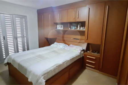 Sobrado à venda com 4 quartos, sendo 1 suíte, em Vila Lúcia, São Paulo, SP
