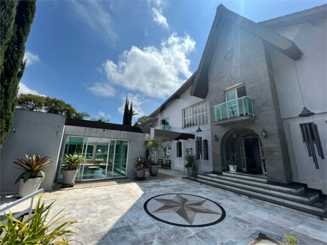 Casa à venda com 6 quartos, sendo 5 suítes,  no condomínio Alpes da Cantareira, Mairiporã - SP