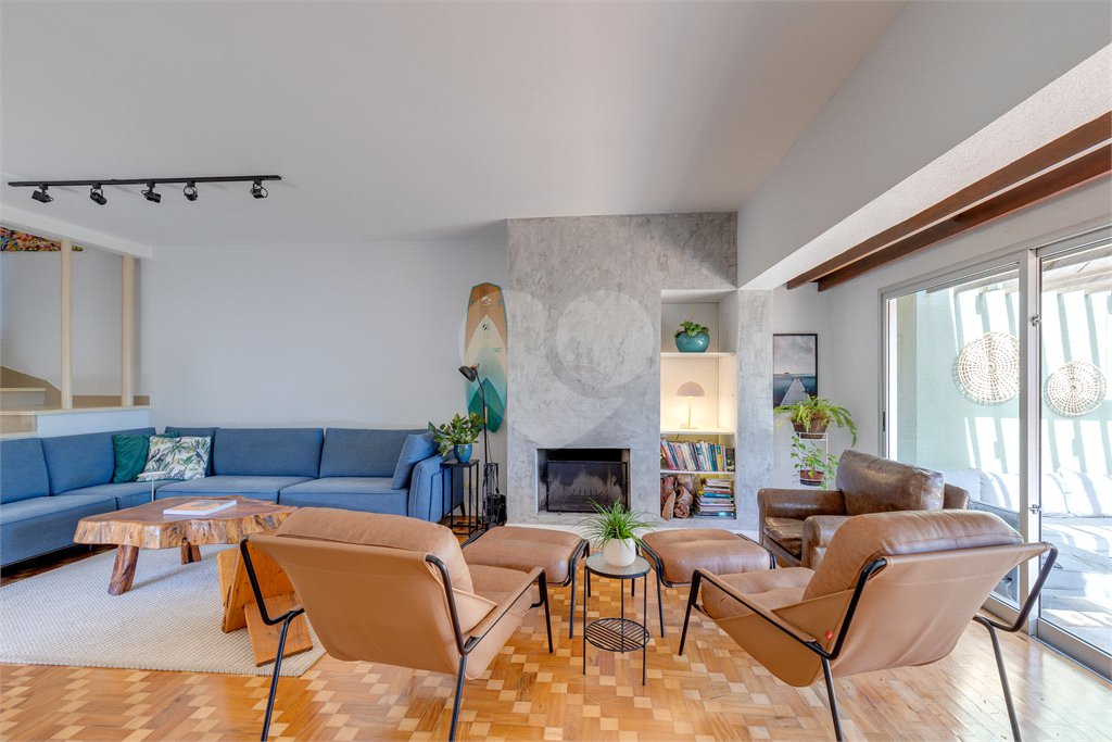 Casa à venda com 4 quartos, sendo 2 suítes,  em Alto da Boa Vista, São Paulo, SP