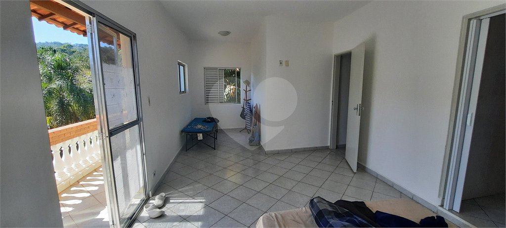 Casa à venda com 3 quartos, sendo 2 suítes, no condomínio Sausalito, Mairiporã - SP