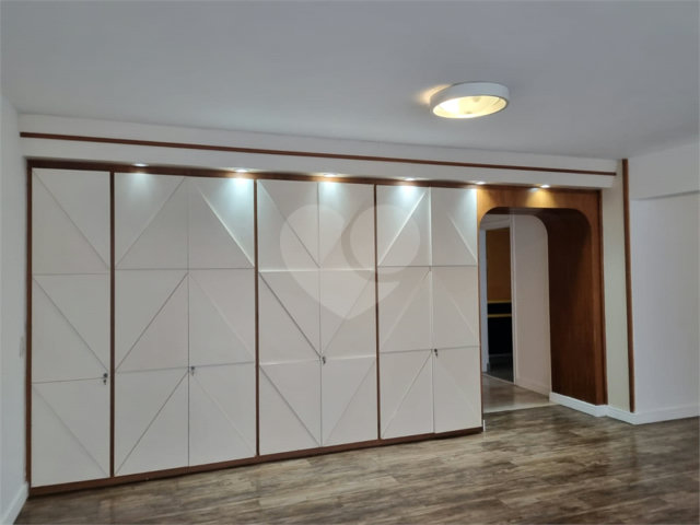 Apartamento à venda com 3 quartos, sendo 1 suíte,  em Jardim América, São Paulo, SP