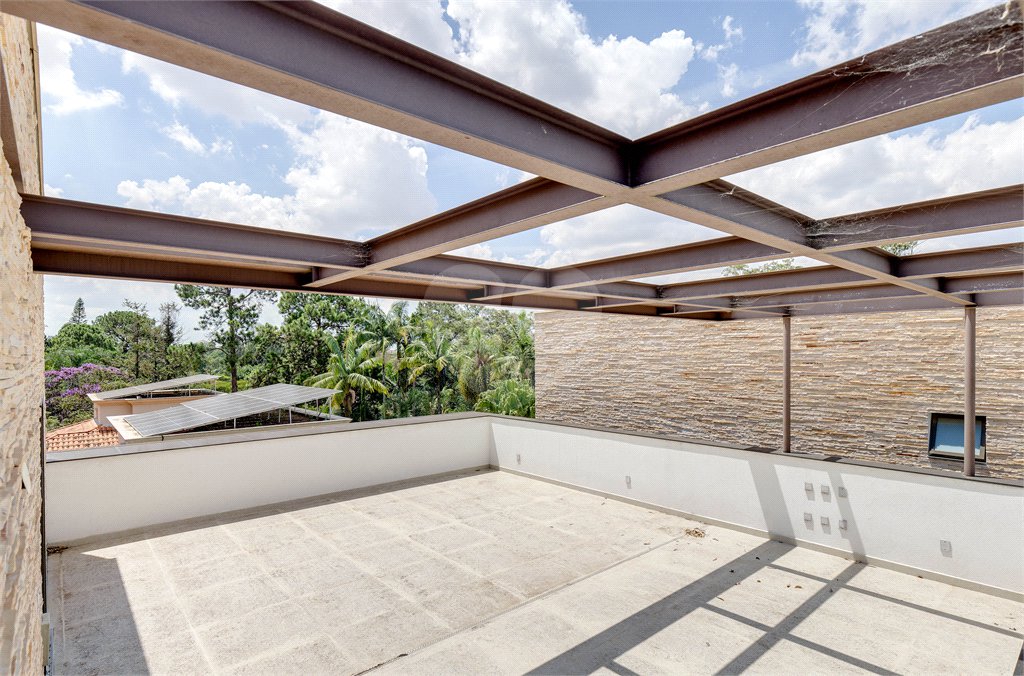 Casa à venda com 4 quartos, sendo 3 suítes, no condomínio Jardim Flora, São Paulo - SP