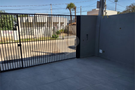 Casa à venda com 2 suítes em Jardim Santo Antônio, Atibaia, SP