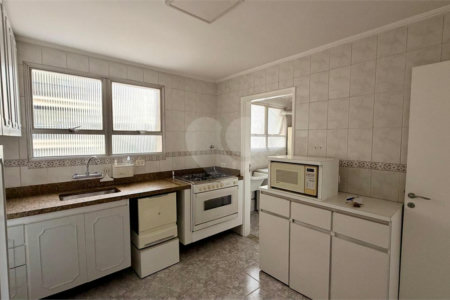 Apartamento à venda com 3 quartos, sendo 1 suíte,  em Moema, São Paulo, SP