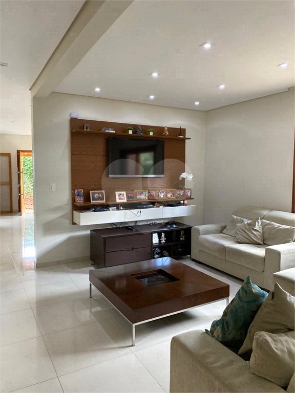 Sobrado à venda com 4 quartos, sendo 1 suíte, em Tremembé, São Paulo, SP