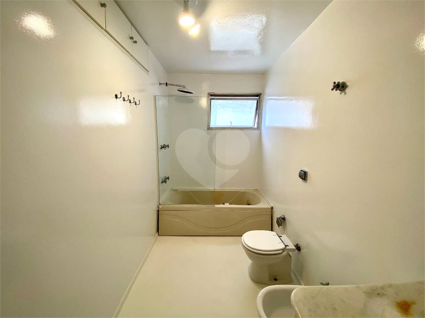 Apartamento para alugar com 3 quartos, sendo 1 suíte, em Jardim Europa, São Paulo, SP