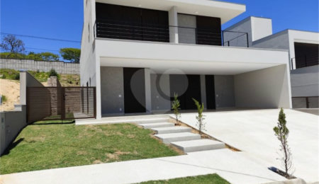 Casa à venda com 3 suítes no condomínio Recanto das Palmas, Vinhedo - SP