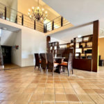 Casa à venda com 5 quartos, sendo 3 suítes, no condomínio Santa Teresa 1, Vinhedo - SP