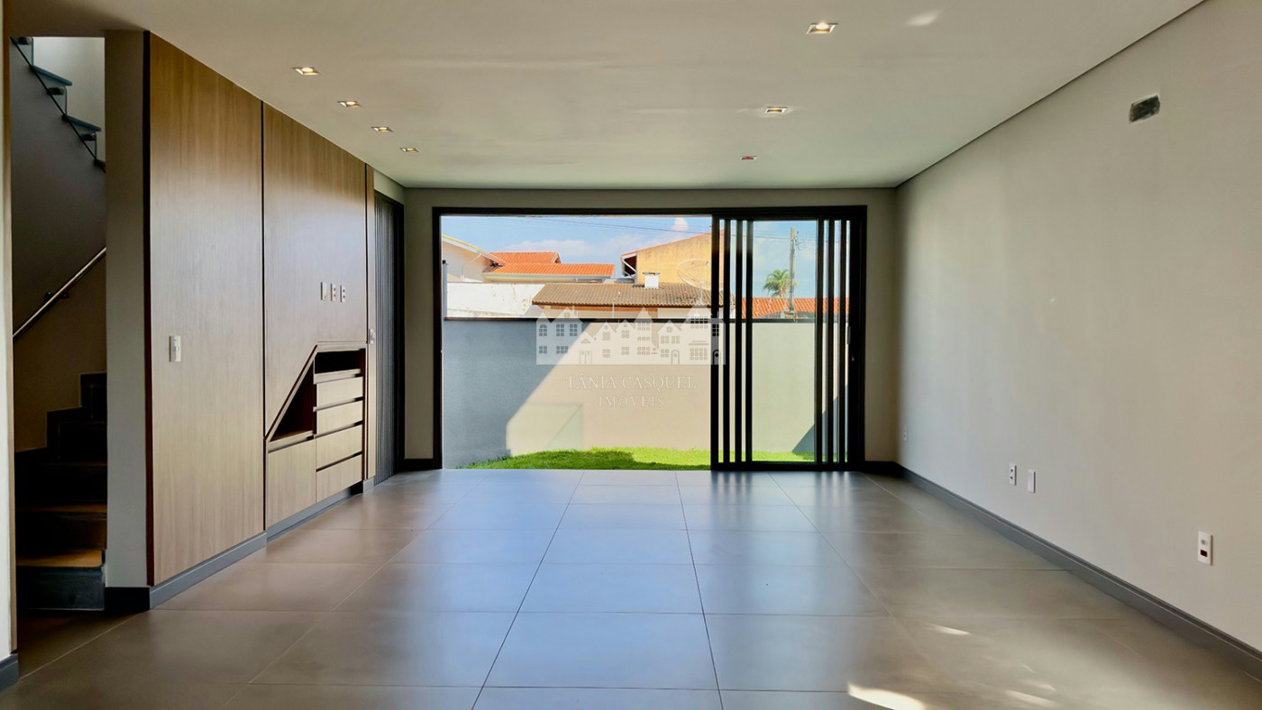 Casa à venda no bairro Loanda em Atibaia com 3 suítes e terraço solarium