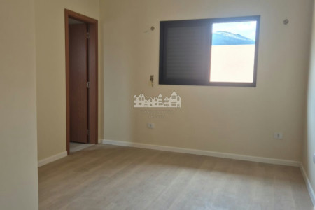 Casa à venda com 3 suítes em Vila Petrópolis, Atibaia, SP
