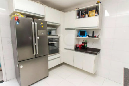 Sobrado à venda com 3 quartos, sendo 1 suíte, em Vila Nivi, São Paulo, SP