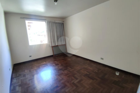 Sobrado à venda com 4 quartos, sendo 2 suítes, em Chácara Monte Alegre, São Paulo, SP