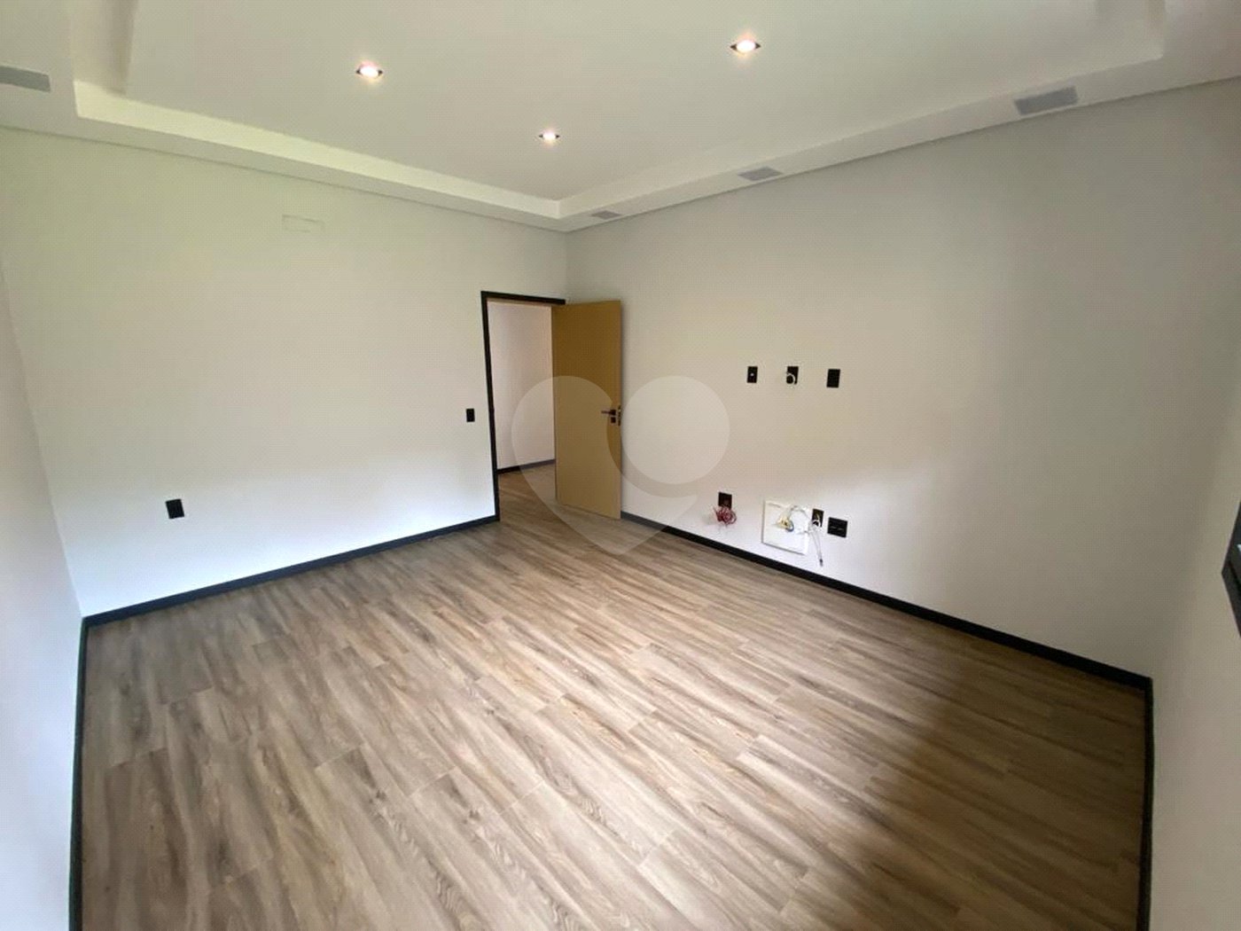 Casa à venda com 4 quartos, sendo 3 suítes,  no condomínio Jardim das Palmeiras, Bragança Paulista - SP