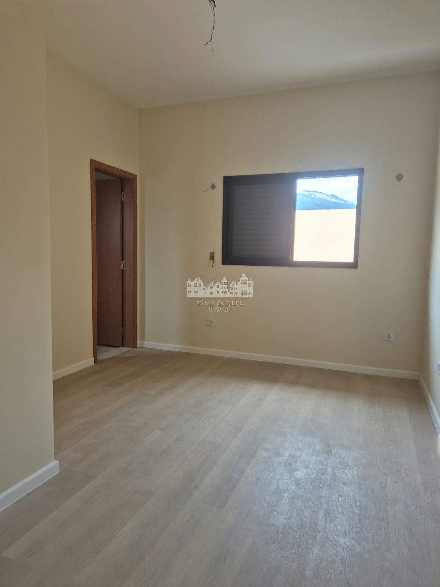 Casa à venda com 3 suítes em Vila Petrópolis, Atibaia, SP