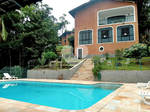 Casa à venda com 5 quartos, sendo 4 suítes,  em Roseira, Mairiporã, SP
