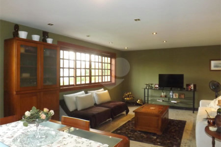 Casa à venda ou para alugar com 4 quartos, sendo 3 suítes,  no condomínio Villa das Flores, São Paulo - SP