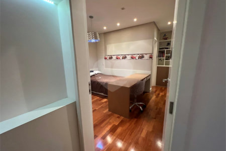 Sobrado à venda ou para alugar com 4 suítes em Vila Bertioga, São Paulo, SP