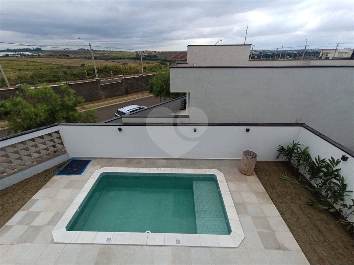 Casa à venda com 3 suítes no condomínio Terras da Estância, Paulínia - SP