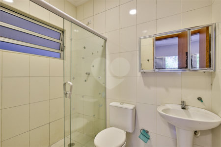 Sobrado à venda com 3 quartos, sendo 1 suíte, em Alto da Boa Vista, São Paulo, SP