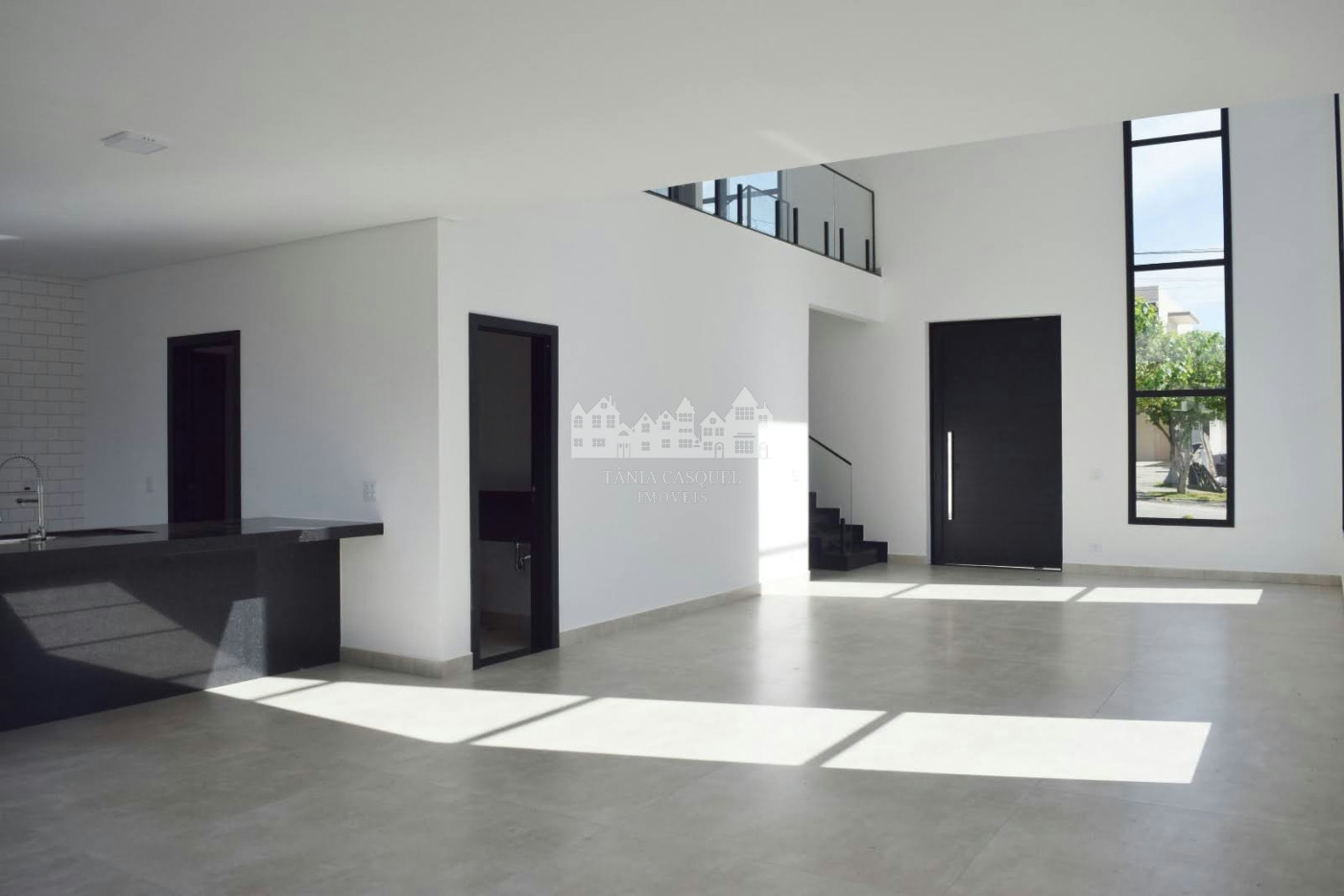 Casa à venda com 4 suítes no condomínio Figueira Garden, Atibaia - SP