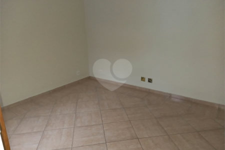 Sobrado à venda com 4 quartos, sendo 2 suítes, em Vila Hamburguesa, São Paulo, SP