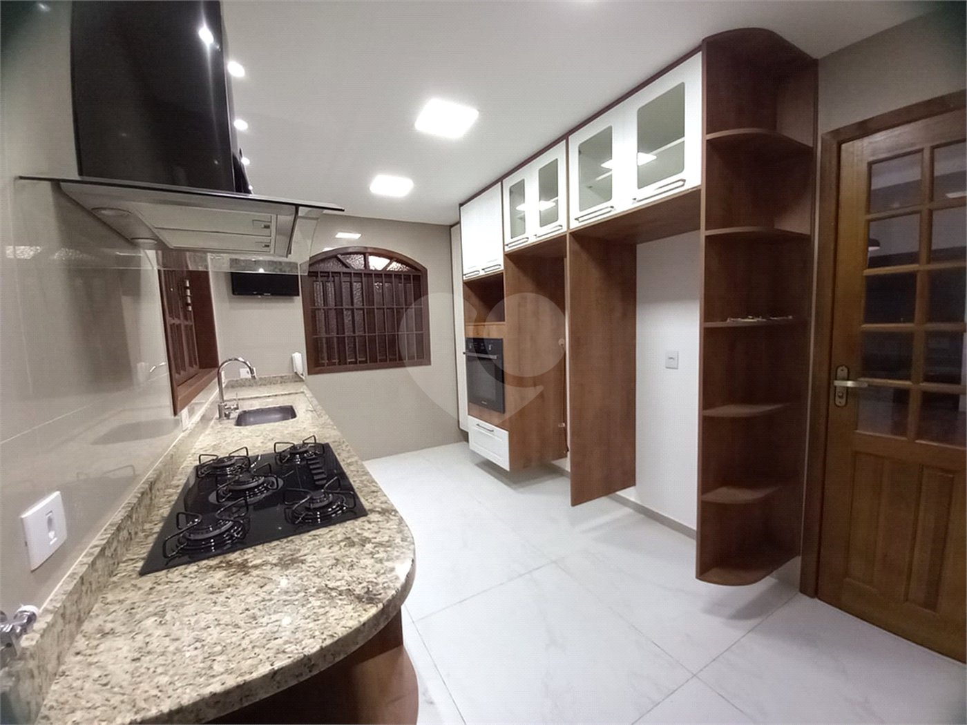 Casa à venda com 4 quartos, sendo 1 suíte,  em Vila Oliveira, Mogi das Cruzes, SP