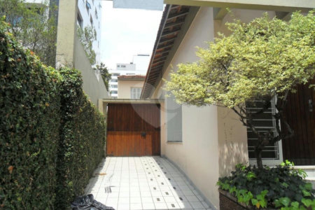 Casa Térrea para alugar com 1 quarto, sendo 3 suítes,  em Indianópolis, São Paulo, SP