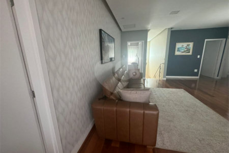 Sobrado à venda com 5 quartos, sendo 3 suítes, em Vila Nivi, São Paulo, SP