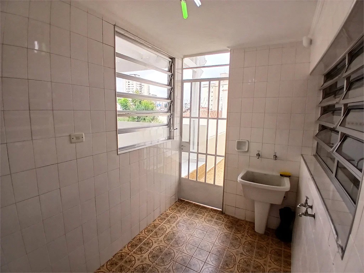 Sobrado à venda com 3 quartos, sendo 1 suíte, em Parque Rodrigues Alves, São Paulo, SP