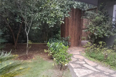 Casa à venda ou para alugar com 4 suítes em Chácaras São Carlos, Cotia, SP