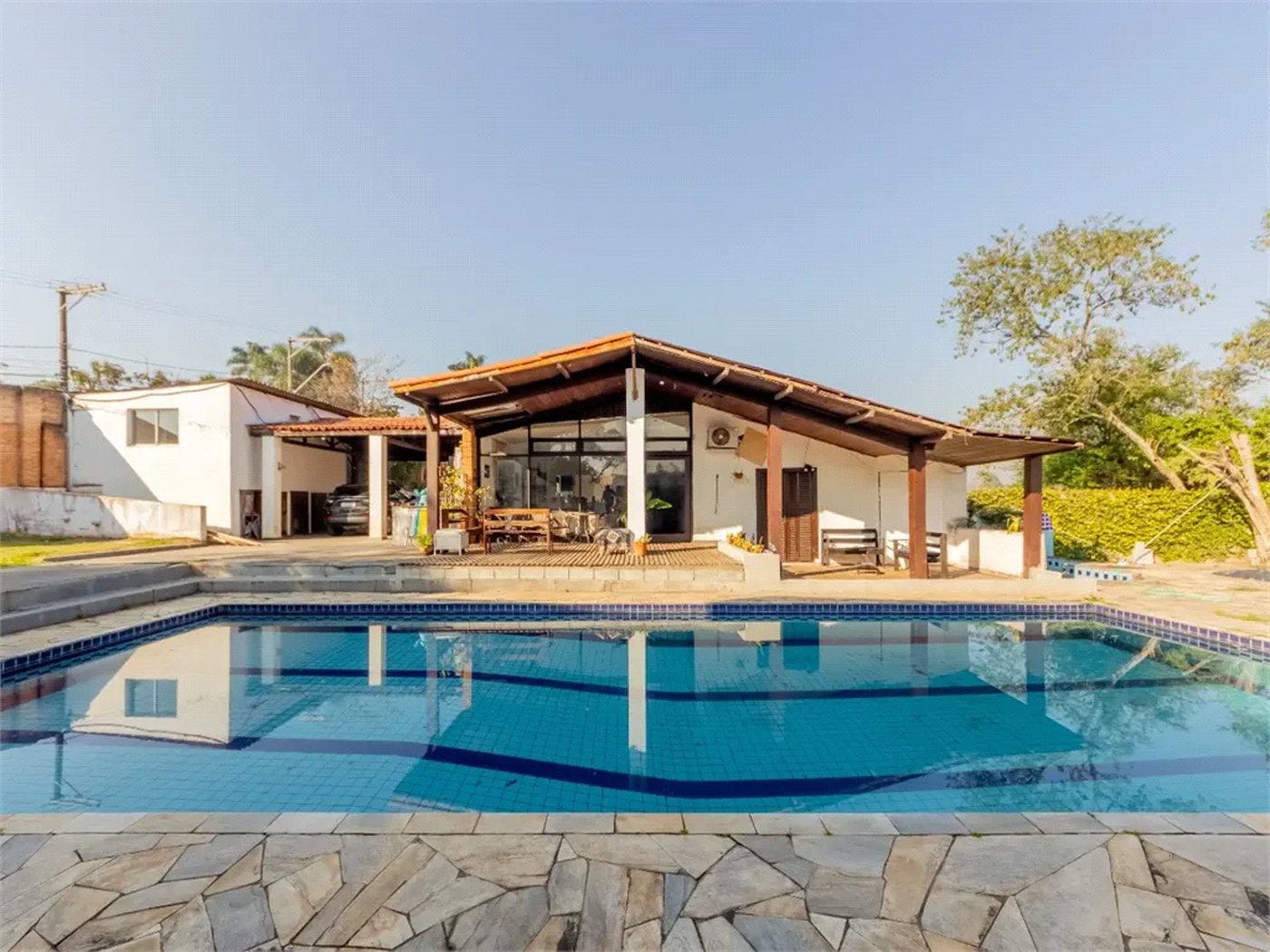 Casa à venda ou para alugar com 5 quartos, sendo 3 suítes, em Chácara Pavoeiro, Cotia, SP