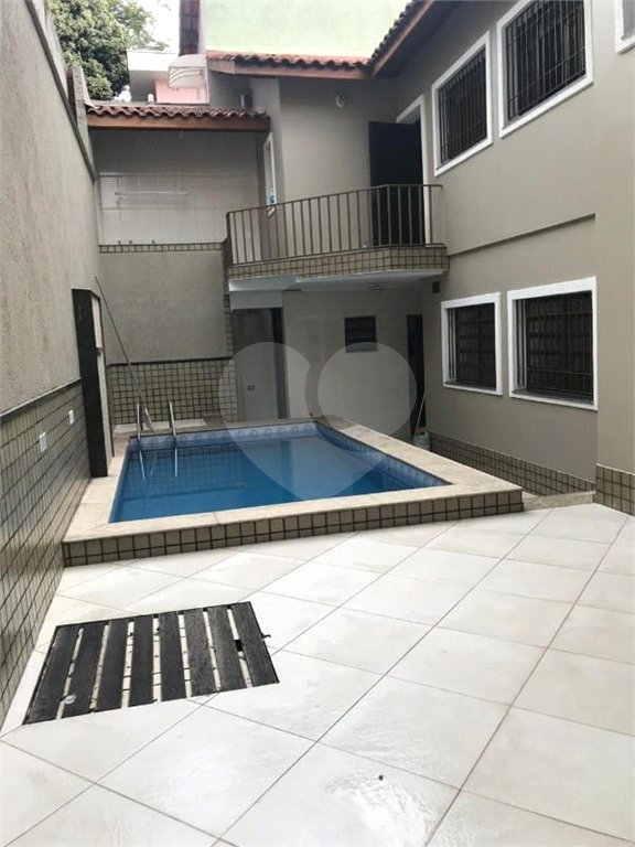 Sobrado à venda com 4 suítes em Vila Irmãos Arnoni, São Paulo, SP