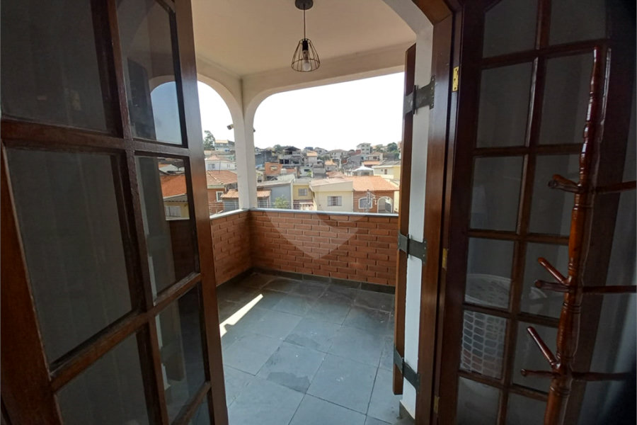 Sobrado à venda com 4 quartos, sendo 1 suíte, em Tremembé, São Paulo, SP