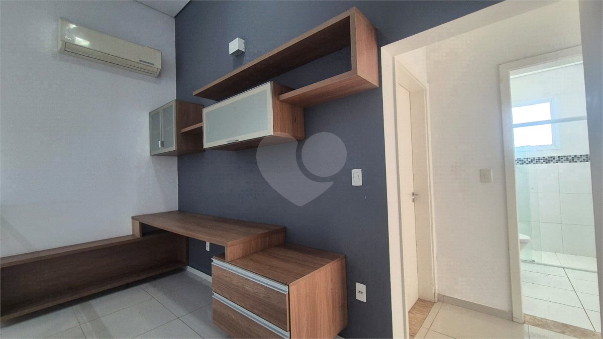 Casa à venda com 3 quartos, sendo 1 suíte, no condomínio Lago da Serra, Araçoiaba da Serra - SP