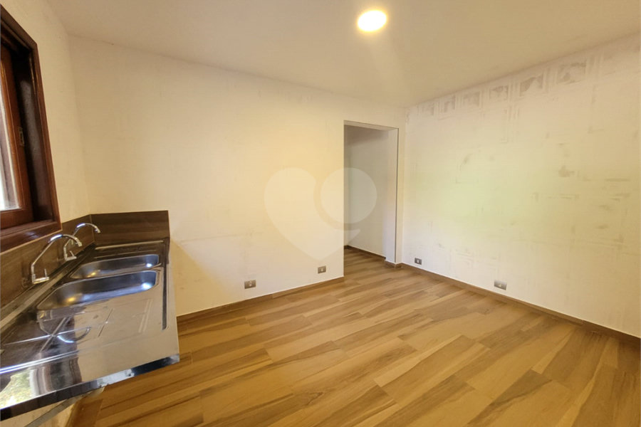 Casa à venda com 5 quartos, sendo 3 suítes, no condomínio Alpes da Cantareira, Mairiporã - SP