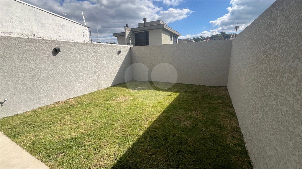 Sobrado à venda ou para alugar com 3 suítes em Jardim do Lago, Atibaia, SP