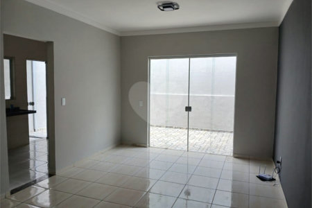 Casa de Vila à venda com 3 quartos, sendo 1 suíte, em Jardim Wanel Ville V, Sorocaba, SP