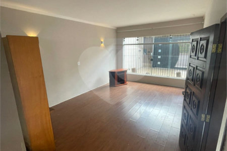 Sobrado à venda com 3 quartos, sendo 2 suítes,  em Vila Oliveira, Mogi das Cruzes, SP