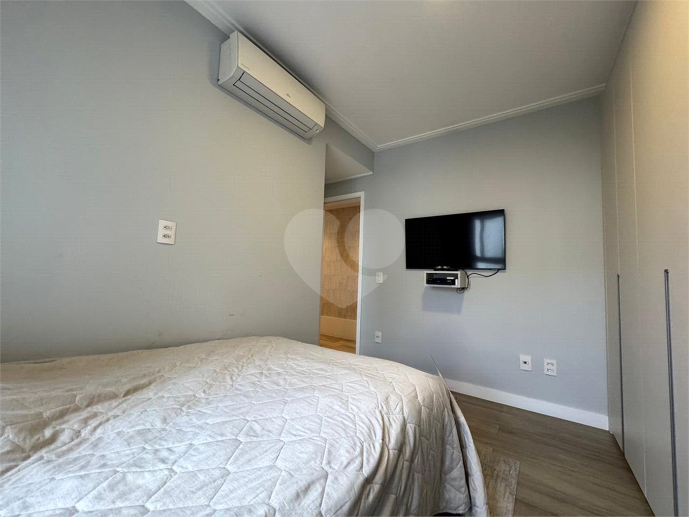 Santana Alto Padrão/Porteira Fechada, Apto. 260 m² 4 Suítes, 5 vagas 2 depósitos privativos