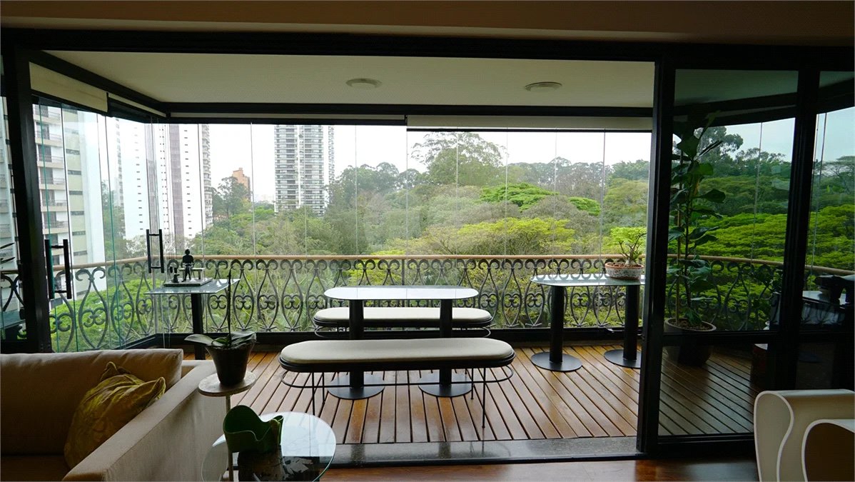 Apartamento à venda com 4 quartos, sendo 3 suítes, em Santo Amaro, São Paulo, SP