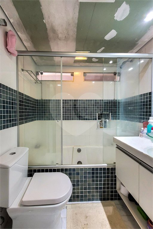 Apartamento de 143m² com 3 dormitórios e 2 vagas de garagem.