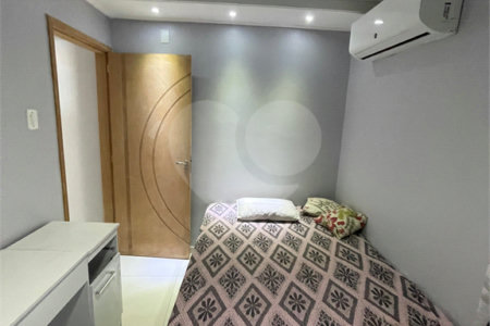 Sobrado à venda com 3 quartos, sendo 1 suíte, em Santíssimo, Rio de Janeiro, RJ