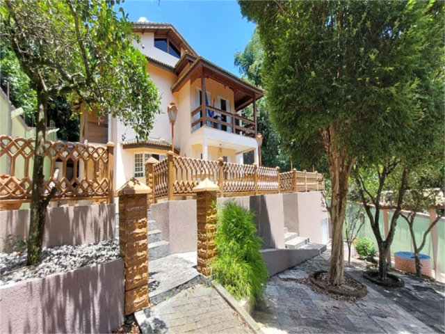 Casa à venda com 4 suítes no condomínio Sausalito, Mairiporã - SP